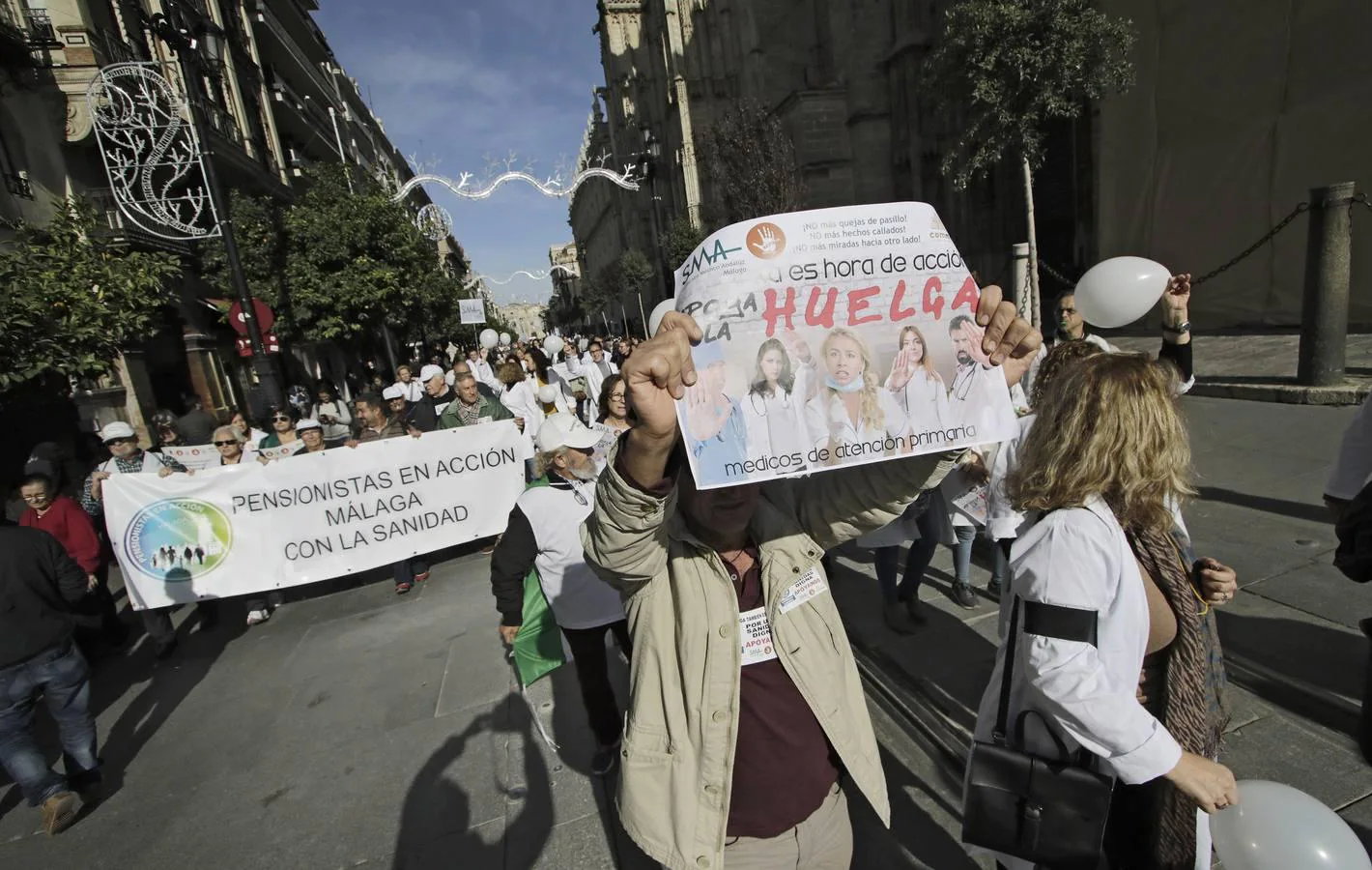 Los médicos andaluces toman la calle para exigir «al menos diez minutos para atender a cada paciente»